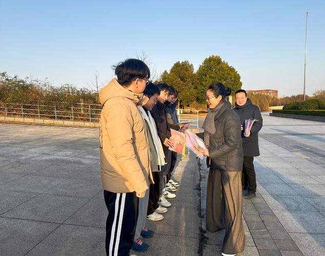 优培学院举行"研途与你相伴 温暖与你同行"考研爱心礼包发放活动